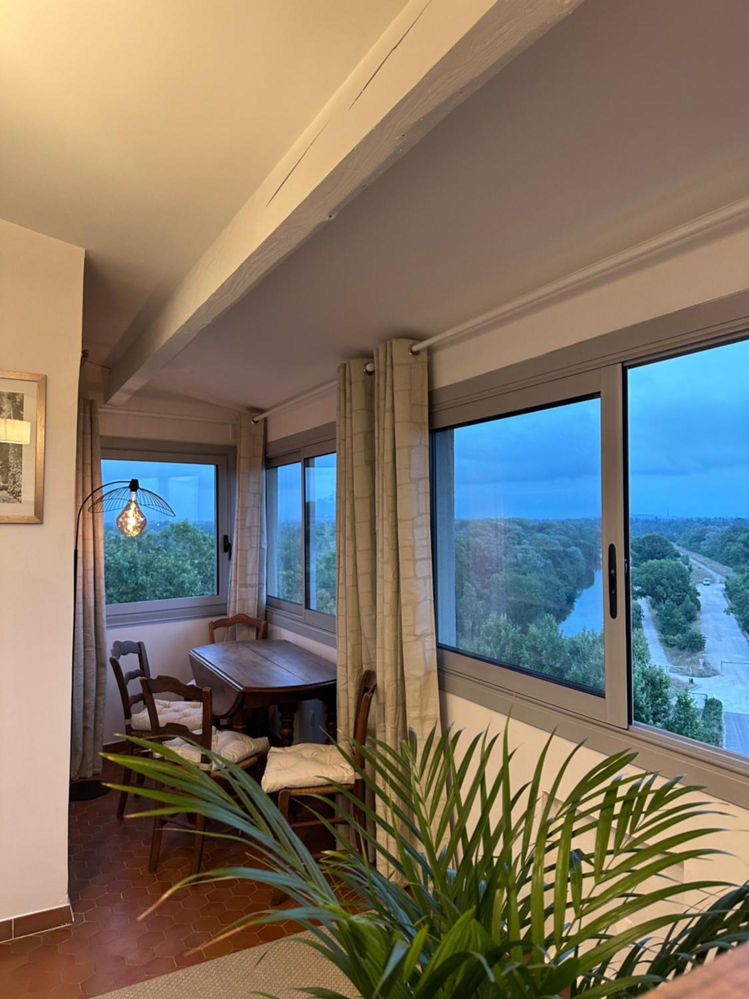 Charmante Petite Maison Avec Vue Panoramique, En Centre Historique, Proche D'Avignon, Ancienne, Renovee, Climatisee, Terrasse, Parking Public Gratuit ヴィルヌーヴ・レ・ザヴィニョン エクステリア 写真