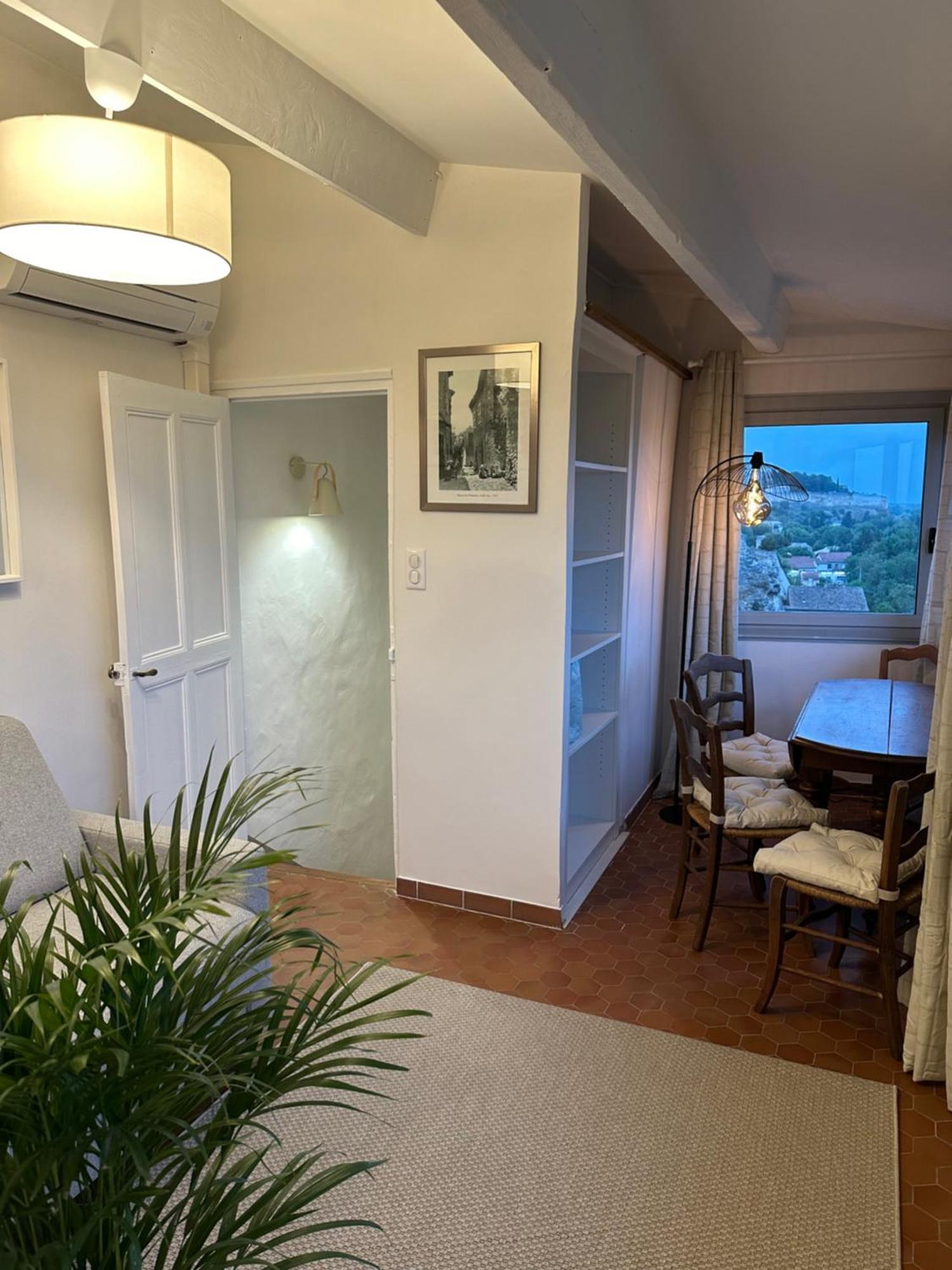 Charmante Petite Maison Avec Vue Panoramique, En Centre Historique, Proche D'Avignon, Ancienne, Renovee, Climatisee, Terrasse, Parking Public Gratuit ヴィルヌーヴ・レ・ザヴィニョン エクステリア 写真