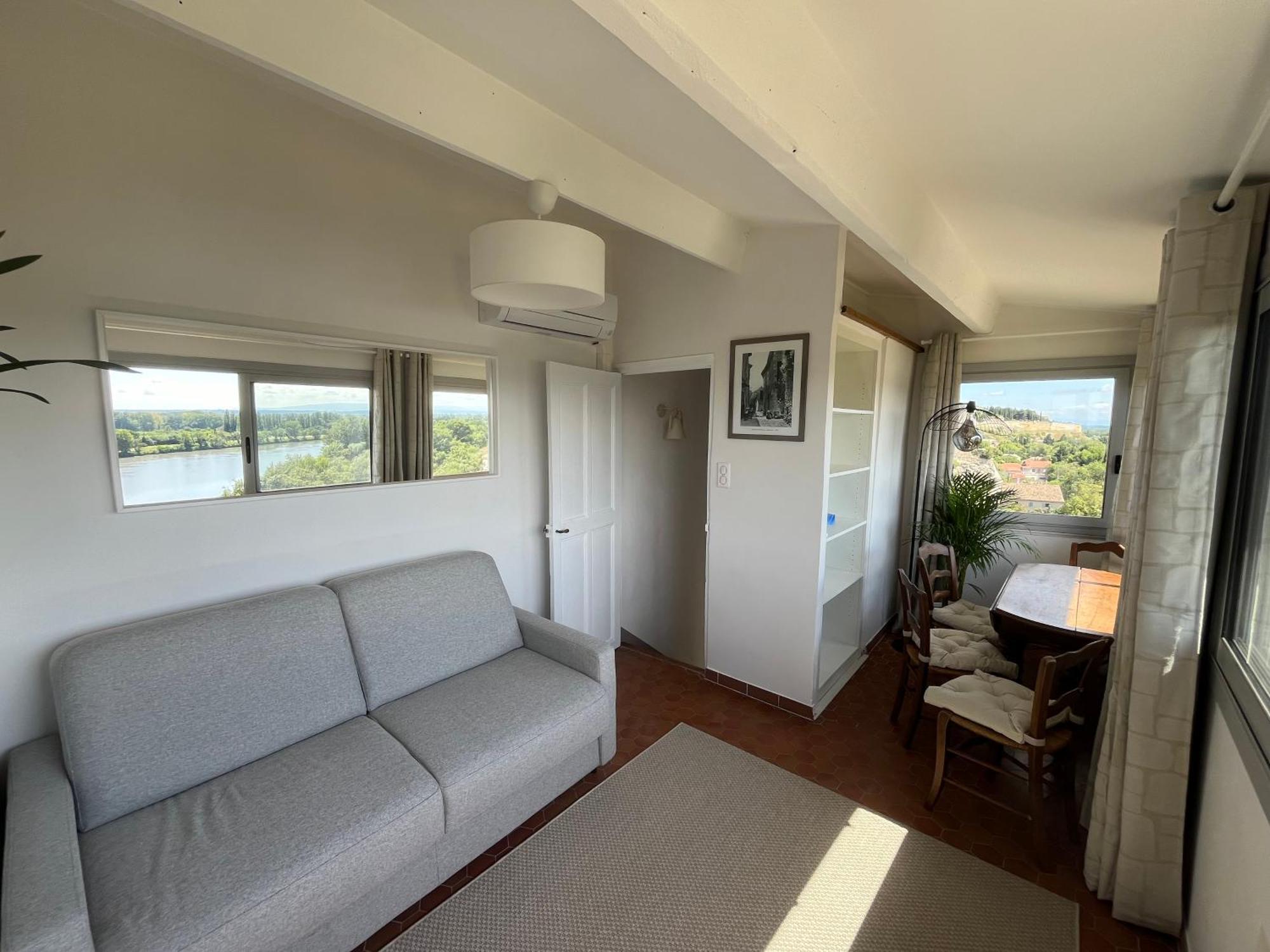 Charmante Petite Maison Avec Vue Panoramique, En Centre Historique, Proche D'Avignon, Ancienne, Renovee, Climatisee, Terrasse, Parking Public Gratuit ヴィルヌーヴ・レ・ザヴィニョン エクステリア 写真